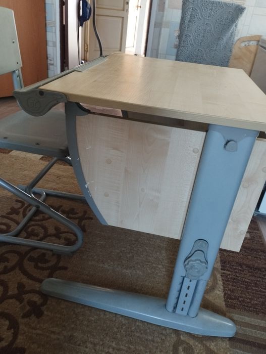 Продам школьную парту