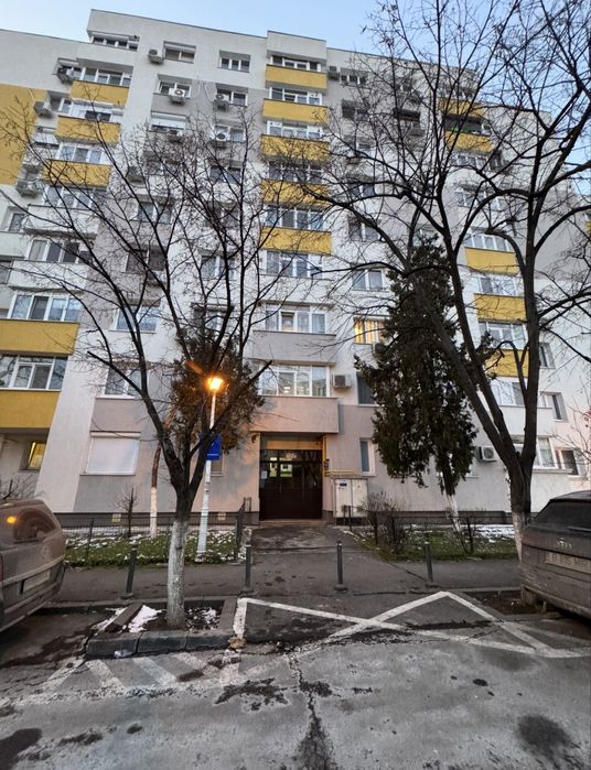 Vand apartament 3 camere