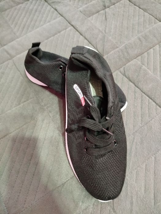 Кроссовки черные