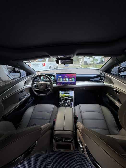 Byd Han 3.9s 605km