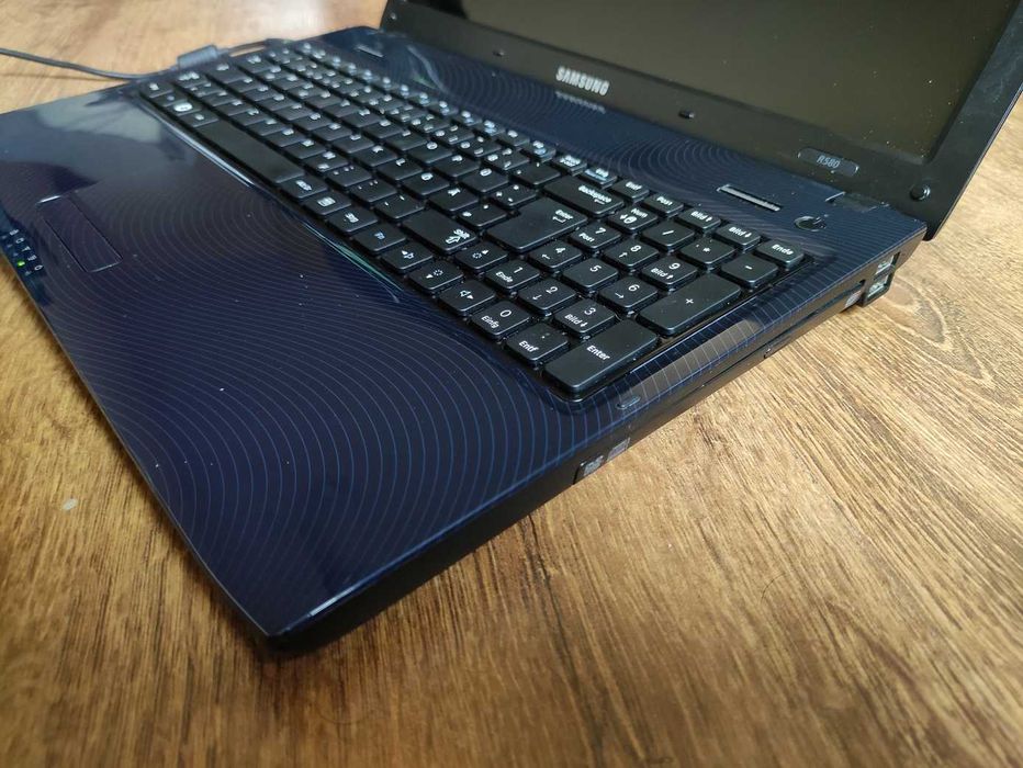 15.6" лаптоп Samsung R580, i3-370M, ATI HD5470 1GB