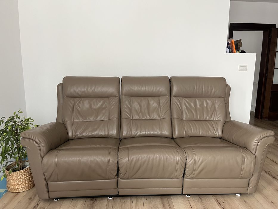 Canapea 3 locuri + 2 fotolii din piele naturala