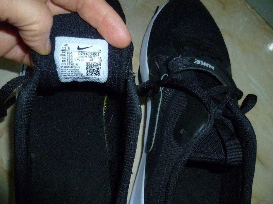NIKE нови маратонки №45