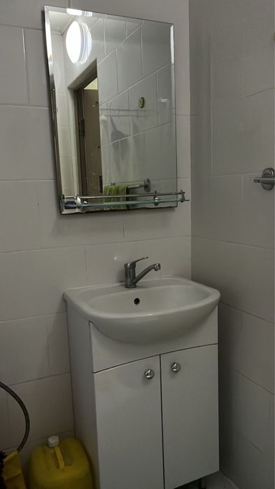 Раковина в комплекте с зеркалом