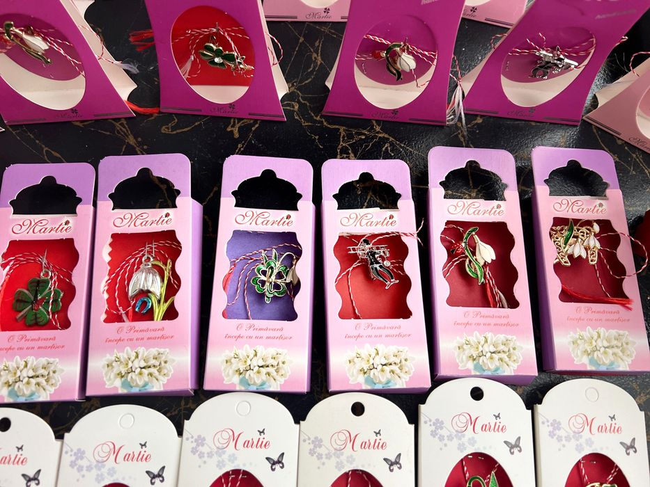 Mărțișoare diferite modele