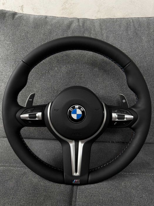 Volan BMW M, compatibil cu generatiile F, F30 F10 F01 F15 F16 F31 F11 F36 F34 F32 E60 E61 E70 E71 E84 E90 E91 E92 E93