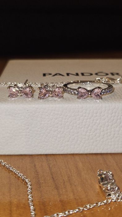 Set Pandora fundita roz