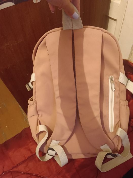 Женский рюкзак розового цвета
