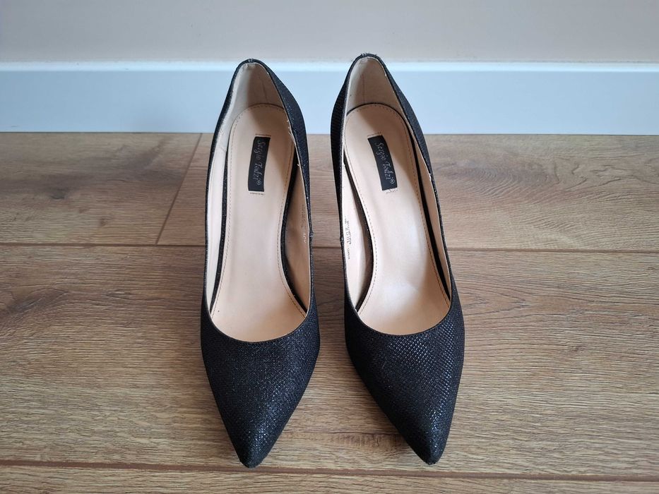 Елегантни обувки на висок ток