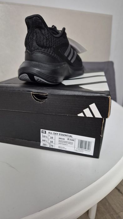 Продам кросовки adidas.