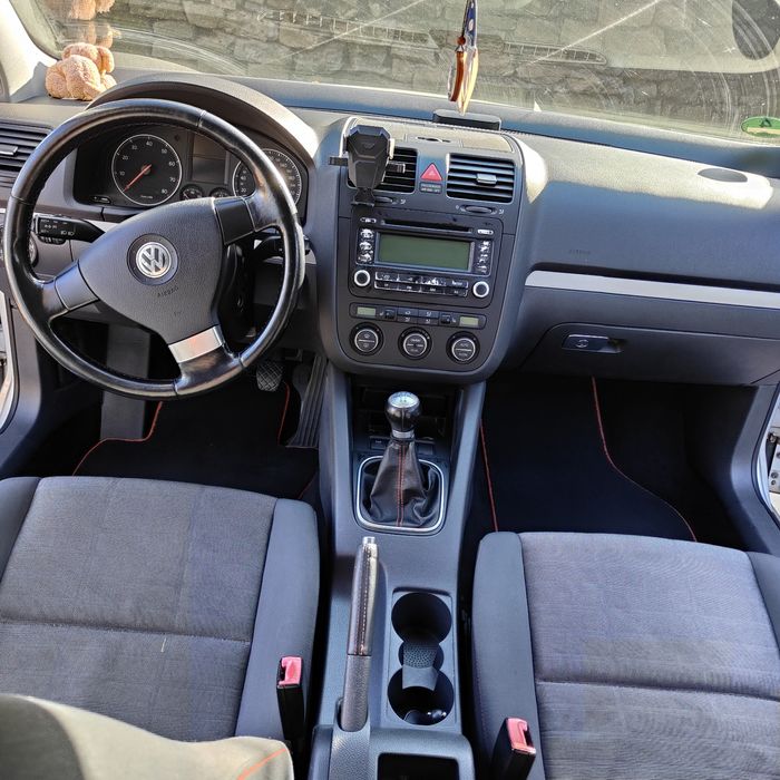 Vând golf 5 în Iași