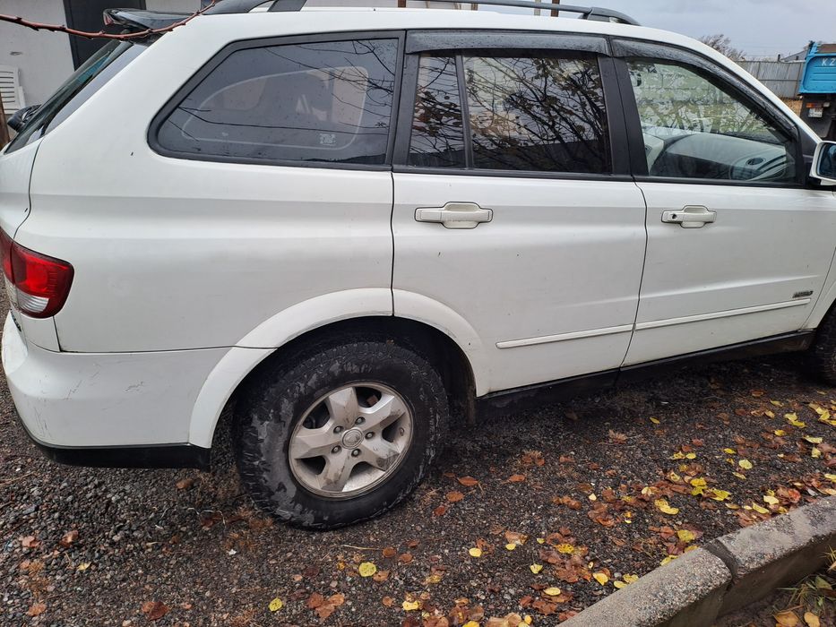 Саненг кайрон 2013г бензин