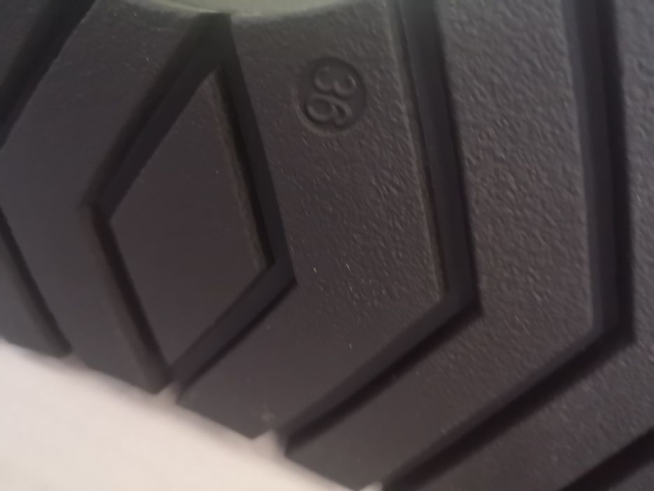 Чисто нови дамски боти