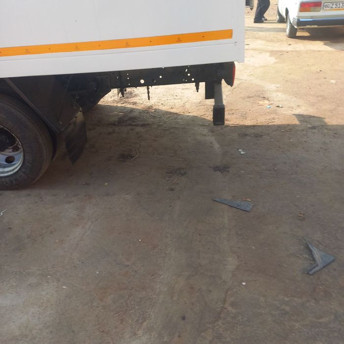 Isuzu sotiladi yili 2013 yurgan masofasi 400 ming km