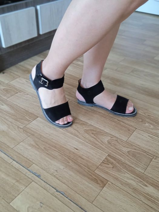 Продаются  новые босоножки