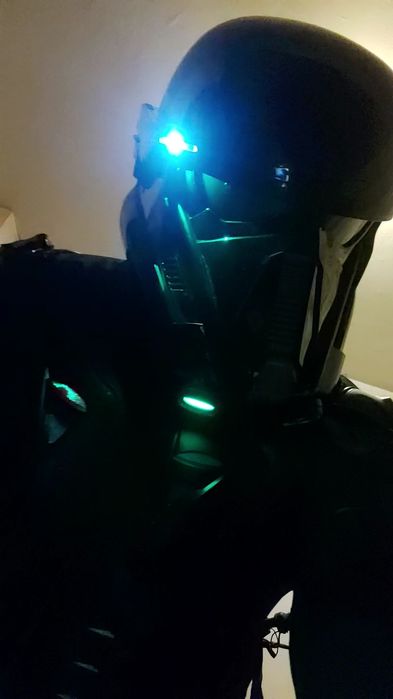 Каска на Death trooper от star wars.