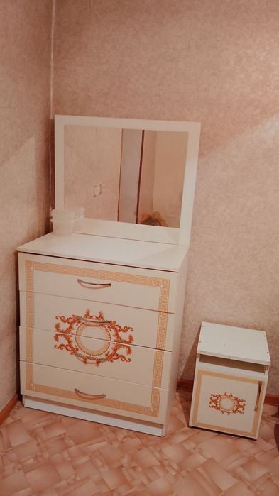 Продам комот зеркала ручки все целый