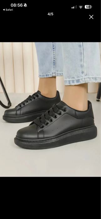 Кроссовки женские новые