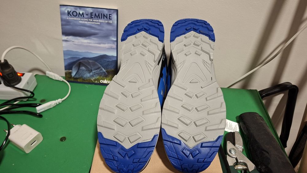 Обувки за естествен терен Salomon XA PRO 3D V9