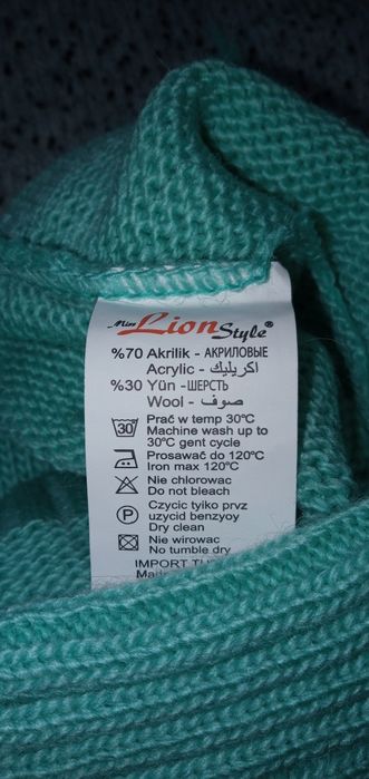 Нов вълнен пуловер р-р М