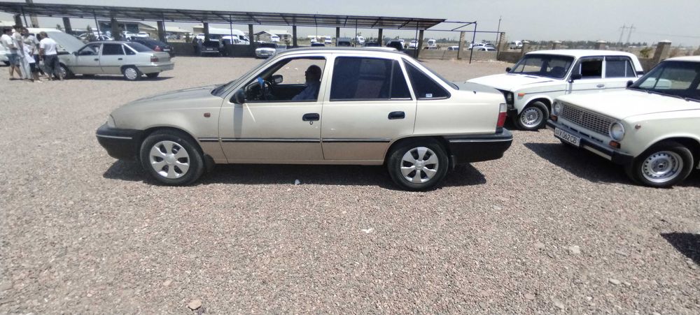 Neksiya 1 oq  1998yil rangi shanpan  probeg 28ming km 4000$ kelishamiz