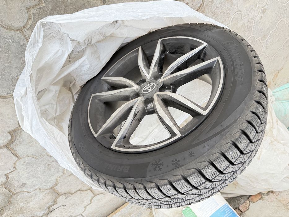 Диск от эксклюзивный камри 55 с резиной