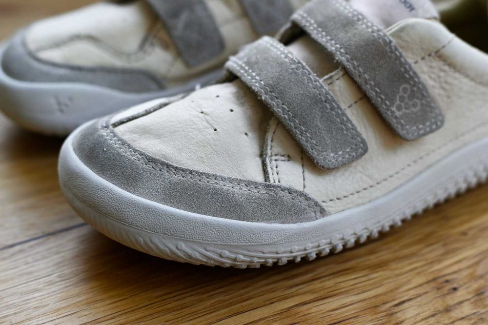 Vivobarefoot marime 29