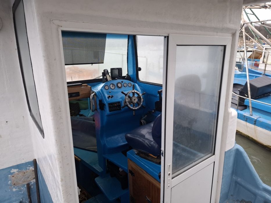 Продавам лодка за разходка или риболов