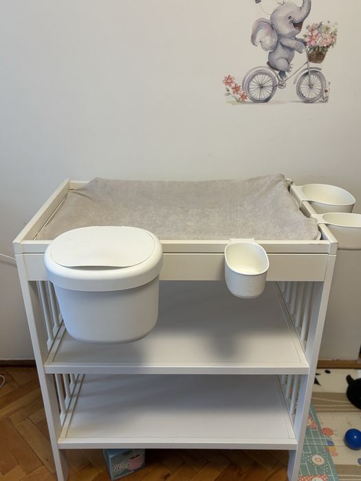 Vand masa de infasat+ accesorii+ saltea