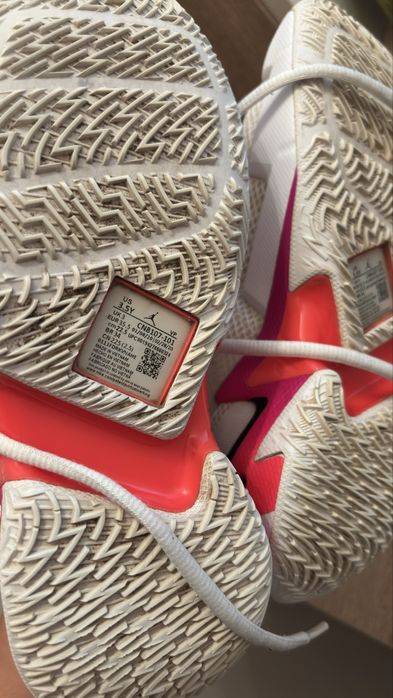 Дамски /детски маратонки Jordan