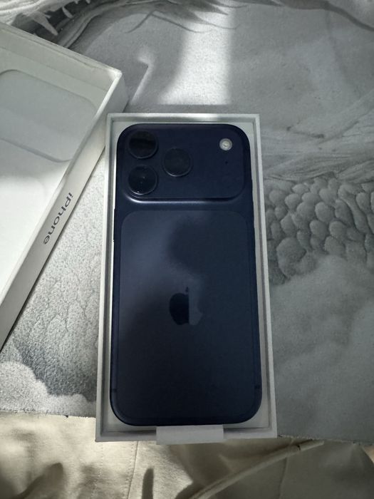 Iphone 17 pro  със забравен icloud перфектен