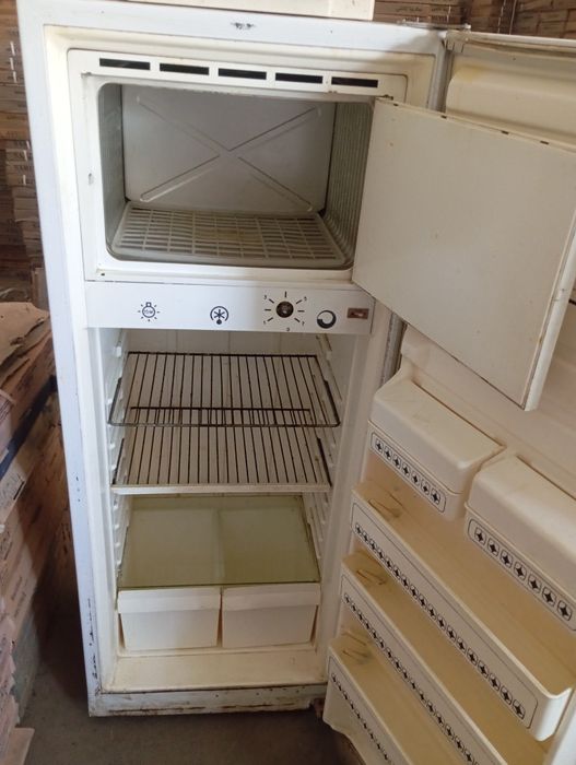 Холодильник  сотилади холати яхши яхши ишлиди