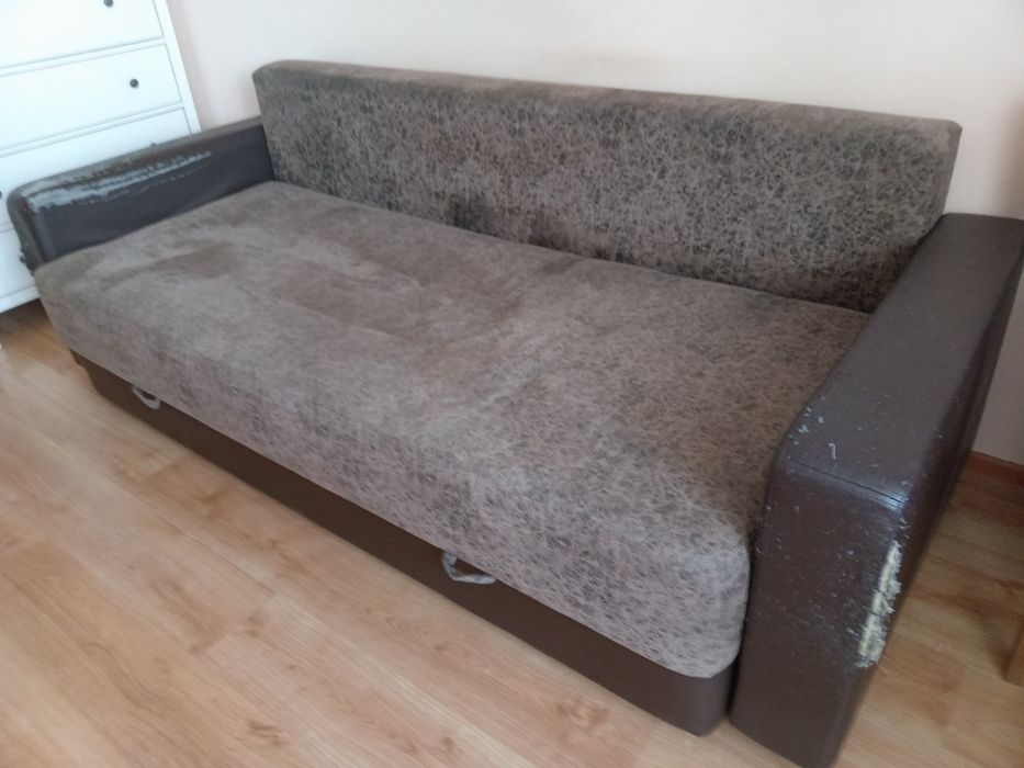 Продам диван б/у. Совсем дёшево.