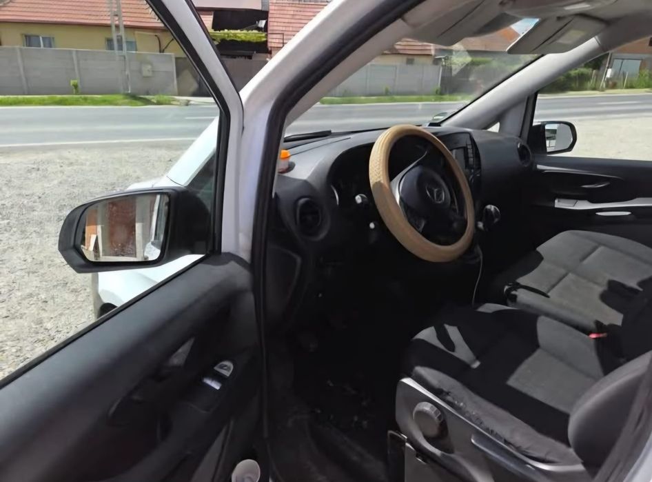 Vând Mercedes Vito an 2017 .7800 euro RAR făcut