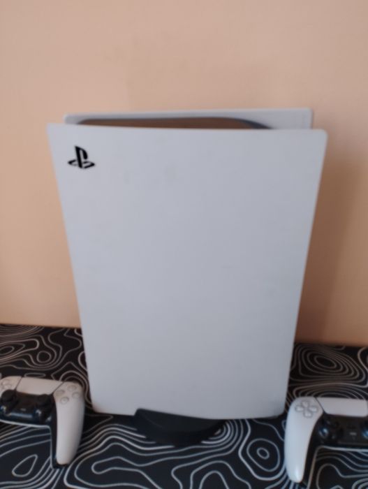 Playstation 5 + 2 джойстика и 8 игр