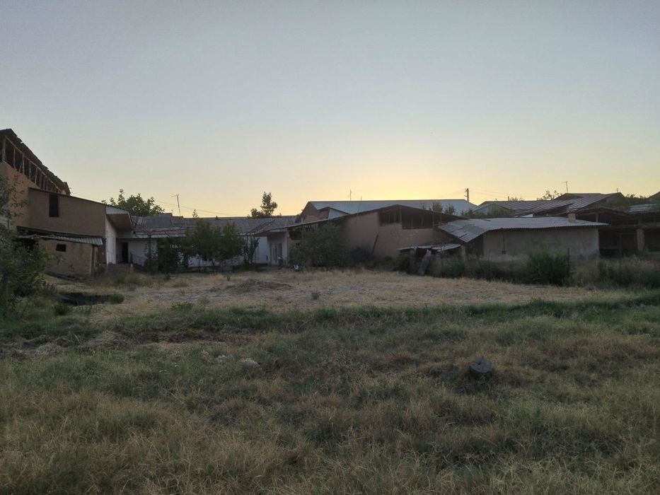 Fasaddan yer sotiladi