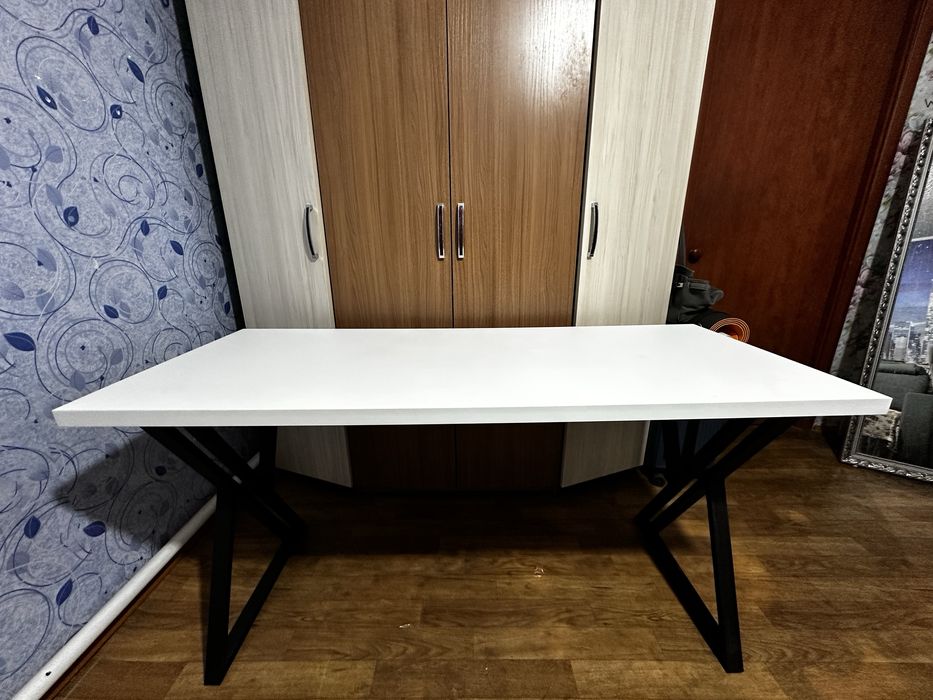 Срочно продам компьютерный стол