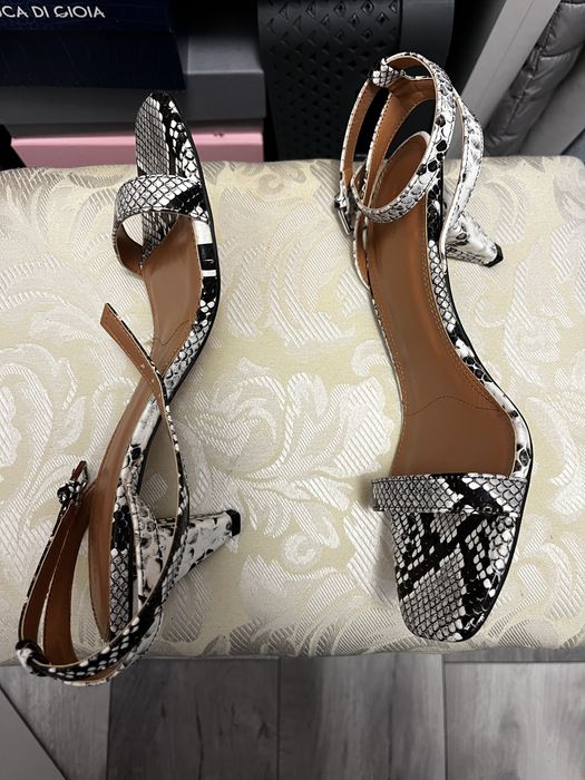 Sandale reserved marime 38