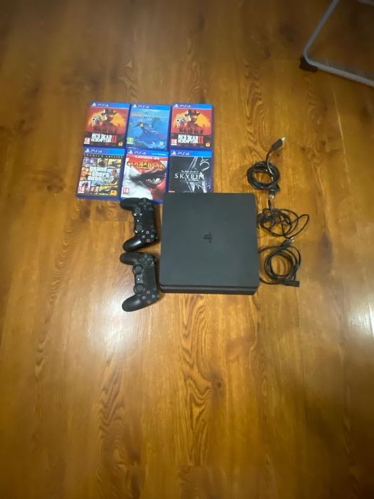 Play Station 4 slim