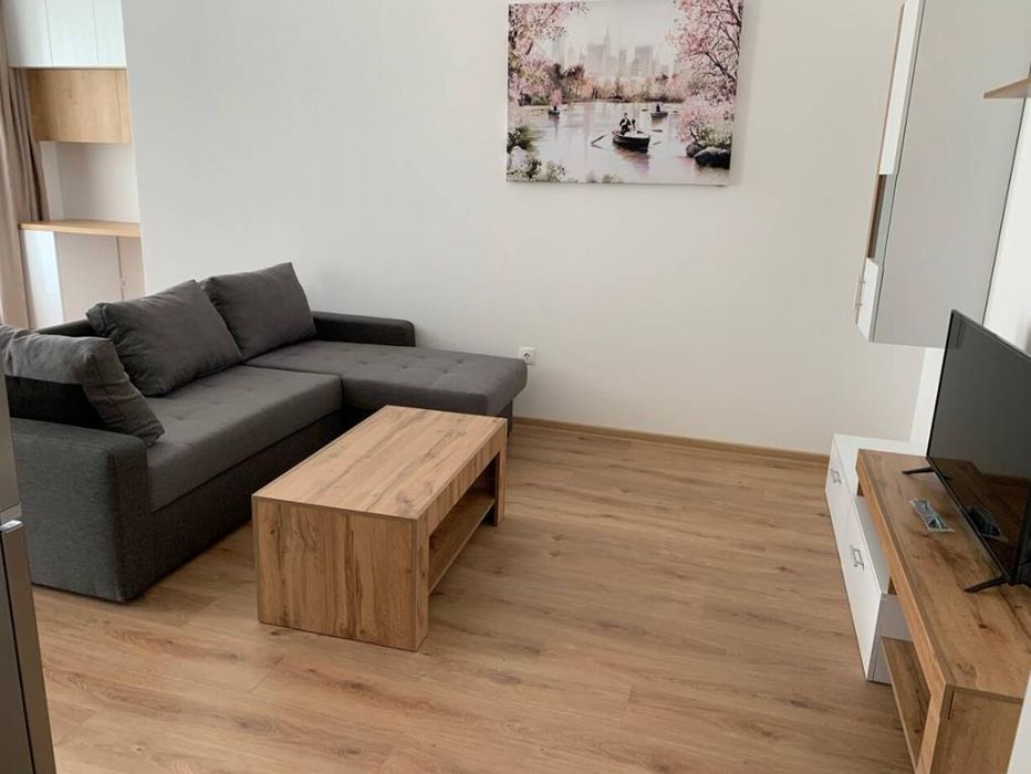 Двустаен апартамент в ж.к. Хладилника