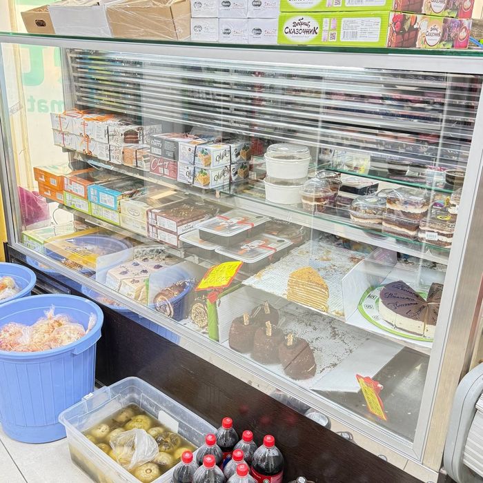 Витрина холодильник для кондитерских изделий и для шашлыков
