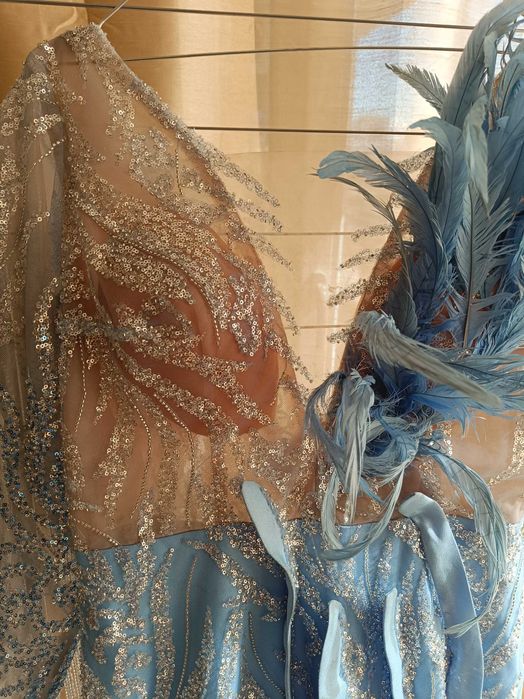 Официална рокля с пера