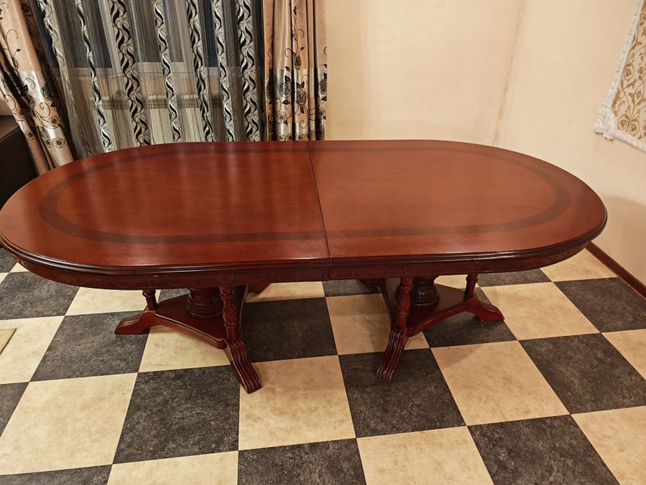 Стол гостиный на 12 стульев