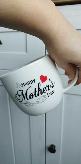 Голяма порцеланова чаша с надпис Честит ден на майката за 8 ми март