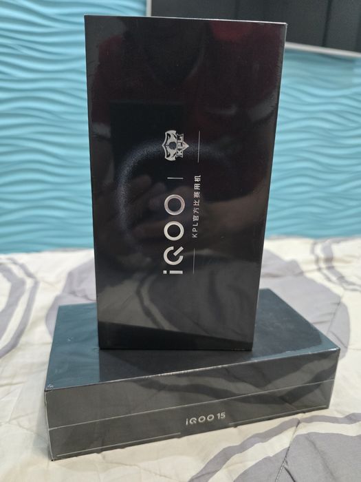 IQOO 15.  12/256