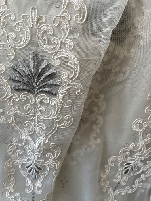 Перде с бродерия широко 2.9 м дълго 2.65 м