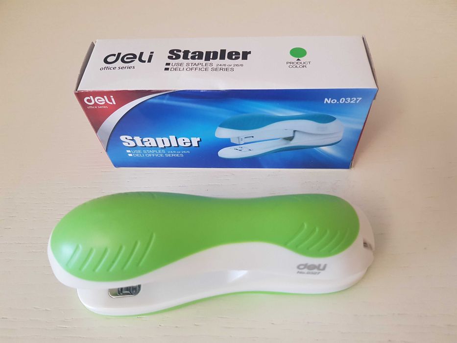 Офисный степлер Deli