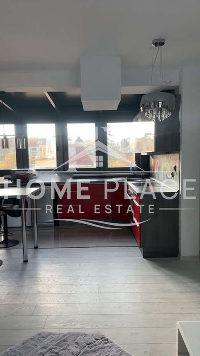 ПАРКОМЯСТО ! Тристаен апартамент под наем - Център