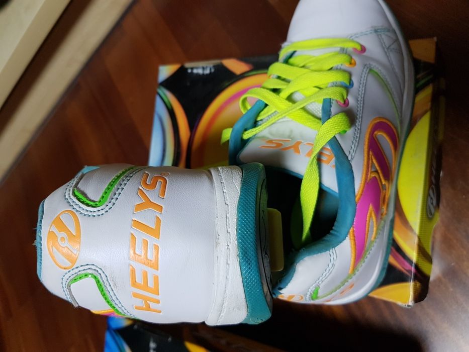 Роликовые кроссовки HEELYS