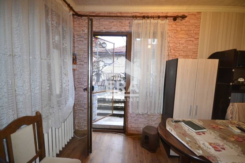 етаж от къща с гараж  кв.Воеводски